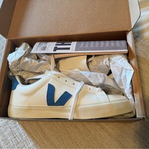 Brand New Veja Campo Chromefree Swedish Blue Size 10